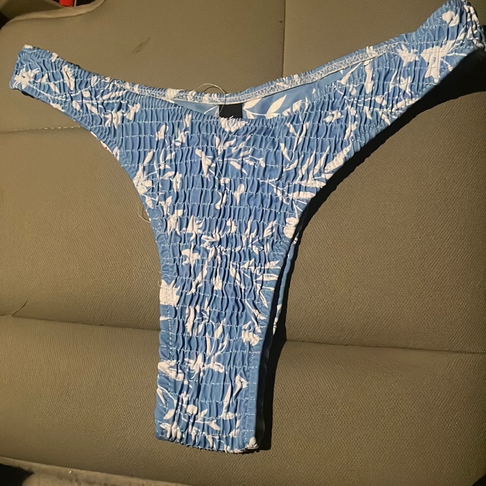 Women's Triangle Bikini Smocked Textured Scoop Frilled Print Ruched Elastic.